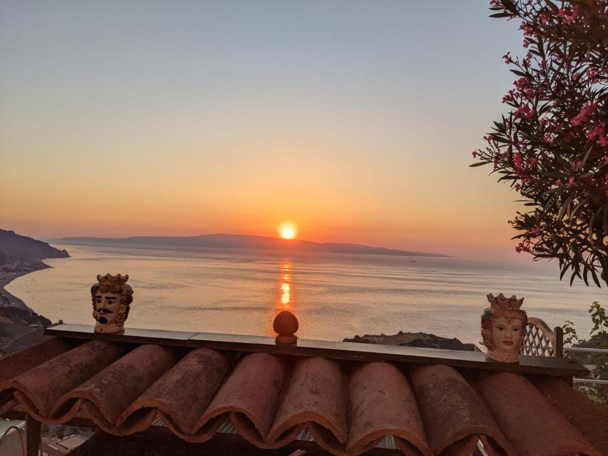 U Castiddanu Breathtaking View Apartment ตาออร์มินา ภายนอก รูปภาพ